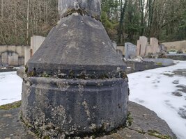 Détail de l'embase.