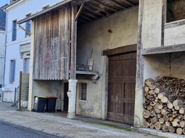Le dreffia, pour ranger le bois avec son pilier pittoresque.