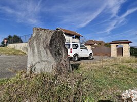 sous cet angle, ce n'est plus un menhir. ;-)