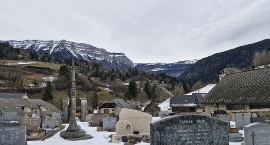 croix de cimetière, Saint-Pierre-d'Entremont, Isère.