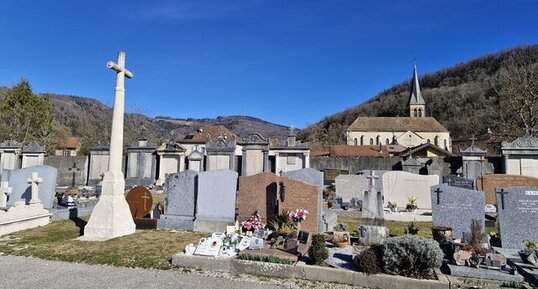Croix du cimetière, Saint-Aupre, Isère.