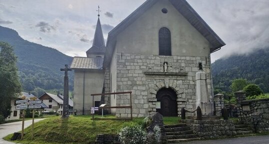 Croix de l'église, Aillon-le-Jeune Savoie.