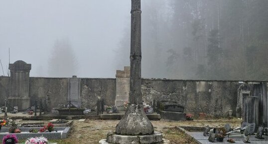 Croix de cimetière, Saint-Jean-de-Couz, Savoie.