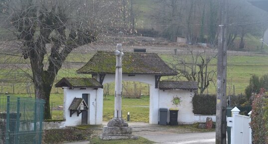 Croix de la route de l'Église, Saint-Martin-de-Vaulserre, Isère.